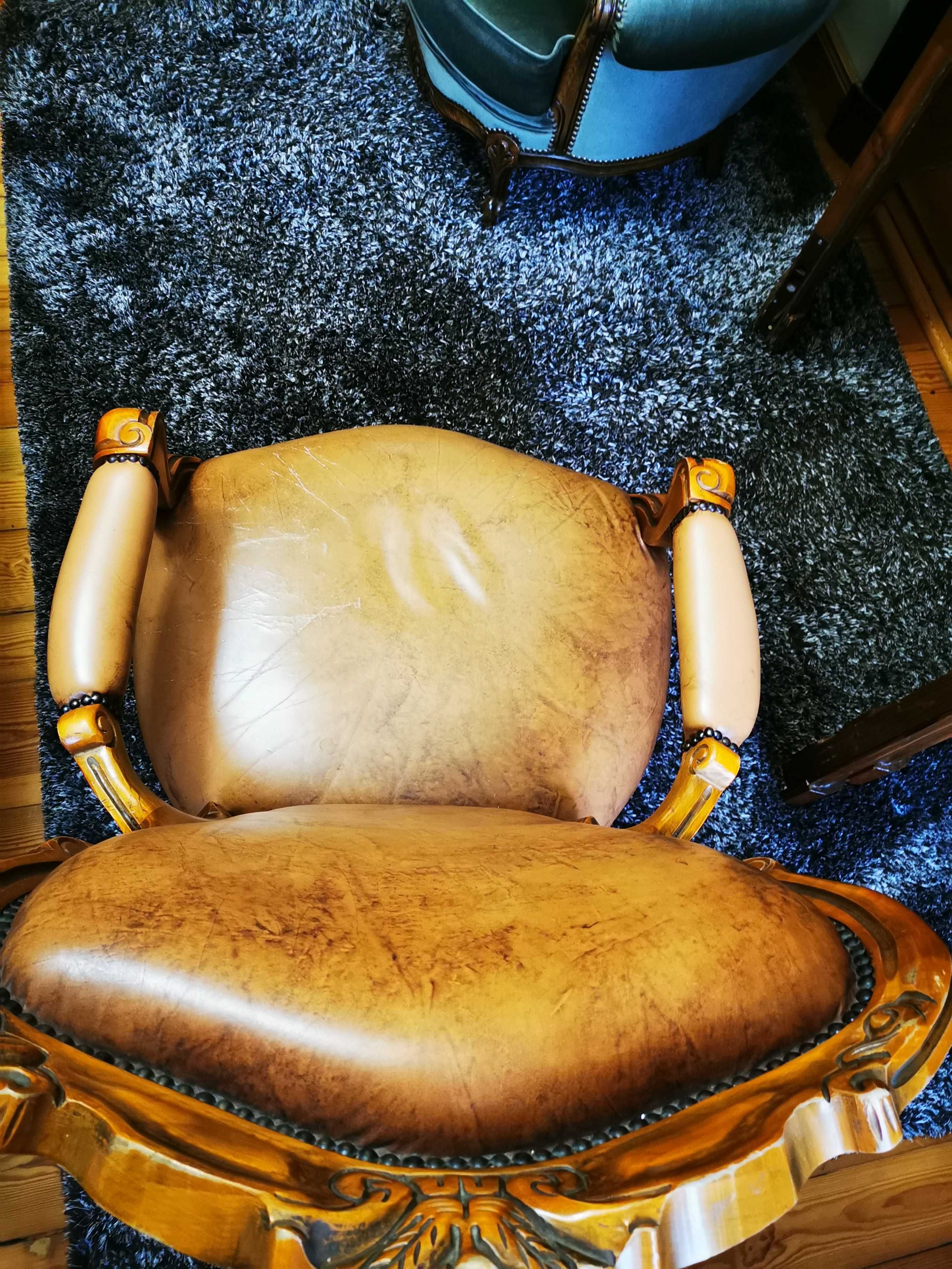 Fotel dębowy ze skóry (barok)