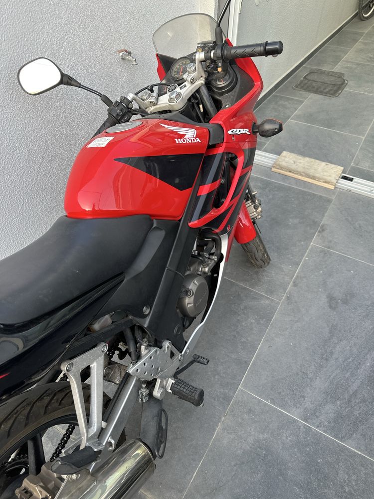 Honda CBR125 do ano de 2008
