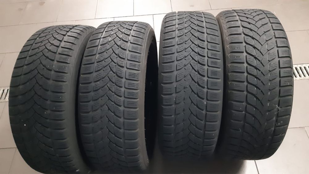 Komplet kół z oponami zimowymi +kołpaki od Volkswagena Tourana