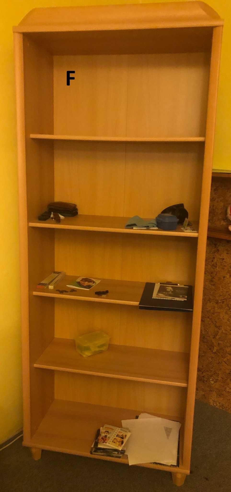 Zestaw szaf i regałów