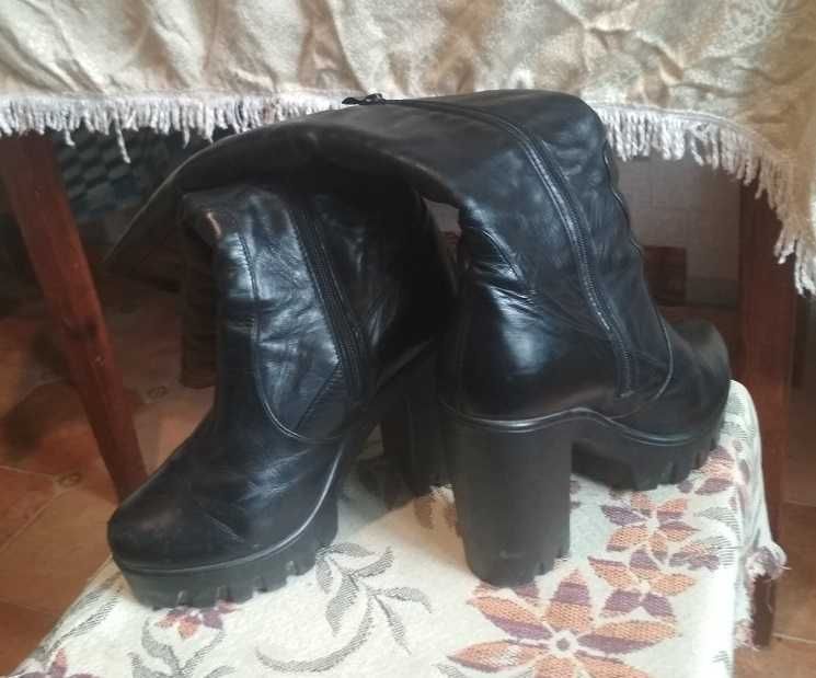 Шкіряні зимові чоботи жіночі на  37 размер.