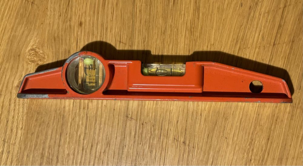 Poziomica metalowa z magnesem