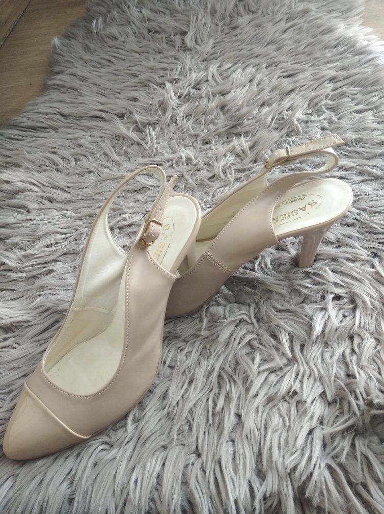 Buty na obcasie polskie