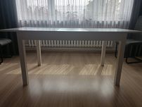 Pilnie sprzedam rozkładany biały stół