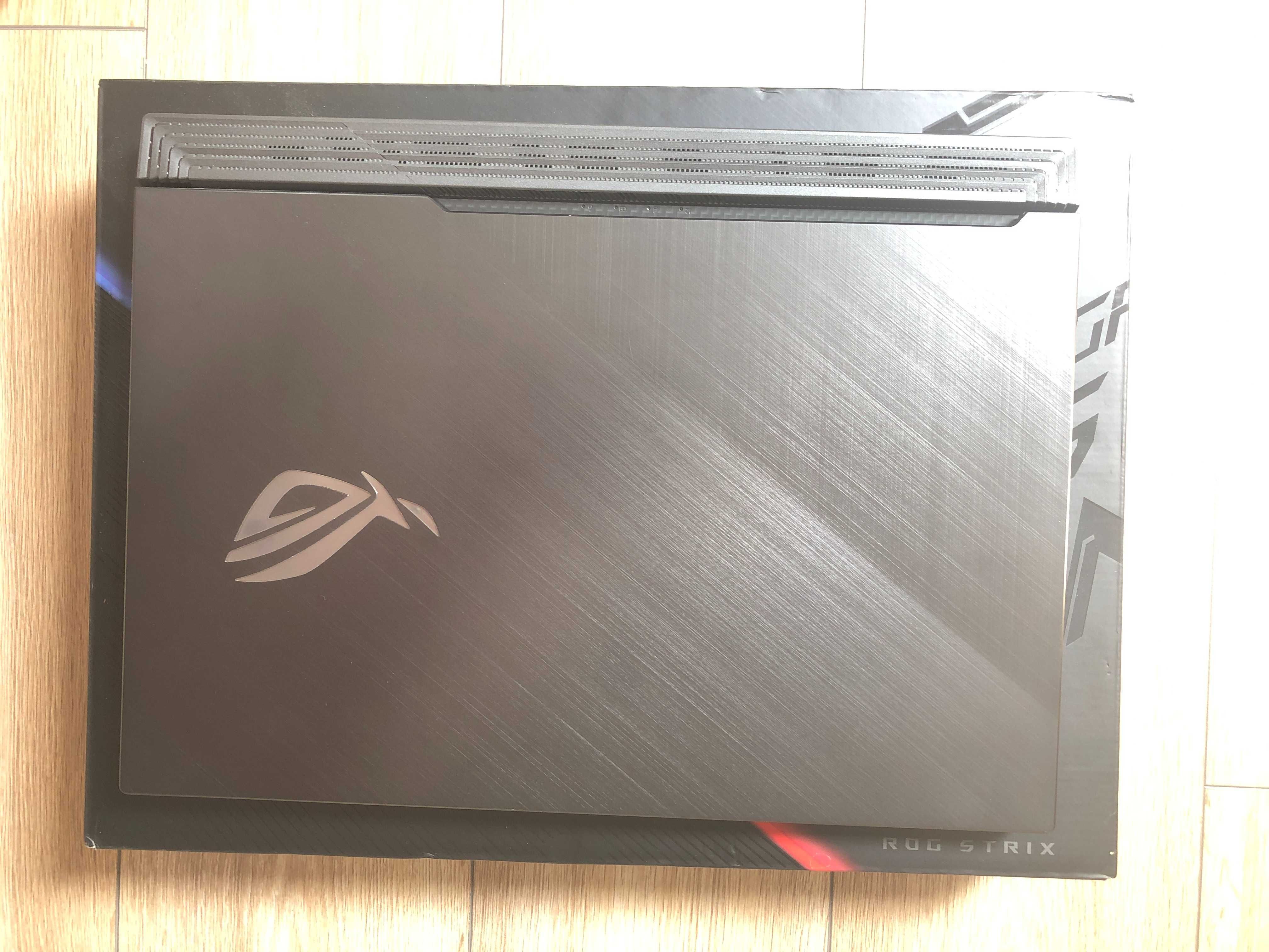 Asus ROG SCAR III 17,3/i7/RTX 2070/16GB/1TB SSD G731GW + Gratis
