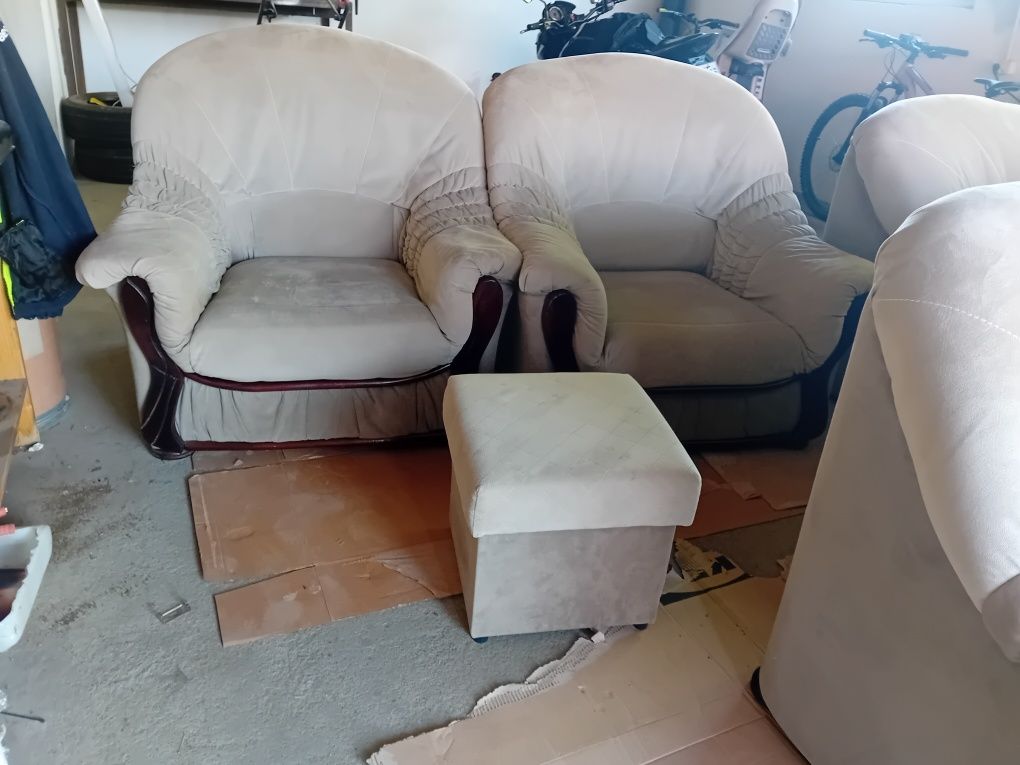 Komplet  Sofa fotele pufy