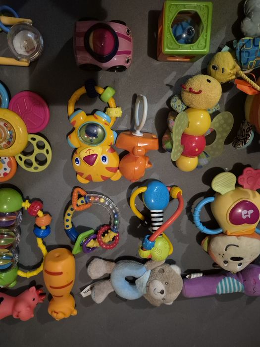 Zestaw 28 grzechotek i gryzaków