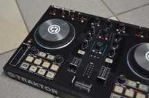 Konsola DJ Traktor Kontrol S2