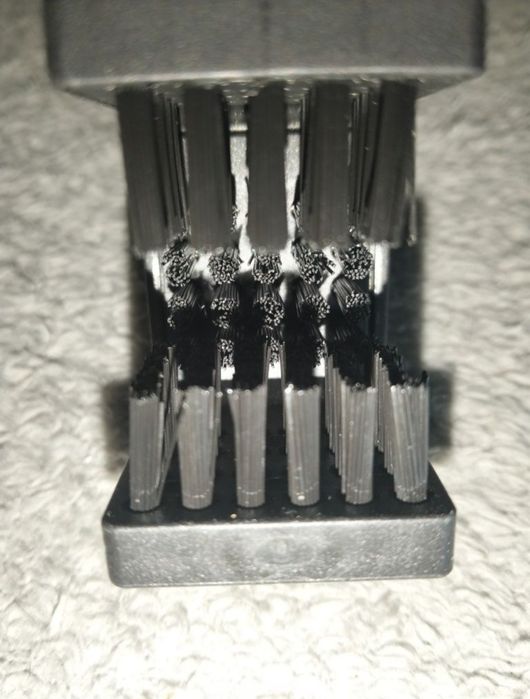 Щітка для очищення цепу