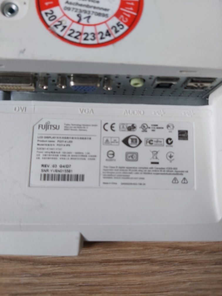 2 szt monitory  Fujitsu 26 i 24 całe P24w 6 uszkodzone