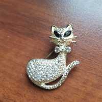 broszka w srebrnej oprawie skrzy cyrkonie kot