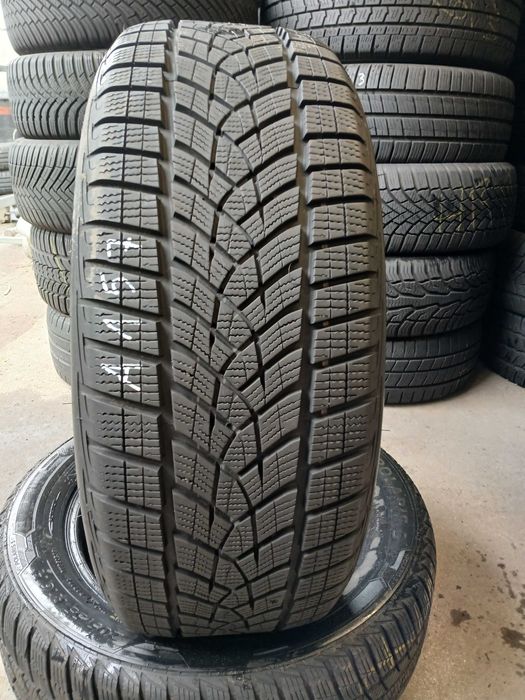 A157. GOODYEAR ULTRA GRIP 215/50/19 opona pojedyncza