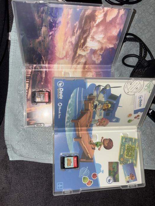 Nintendo Switch Oled Mario Red Edition z dwiema grami.