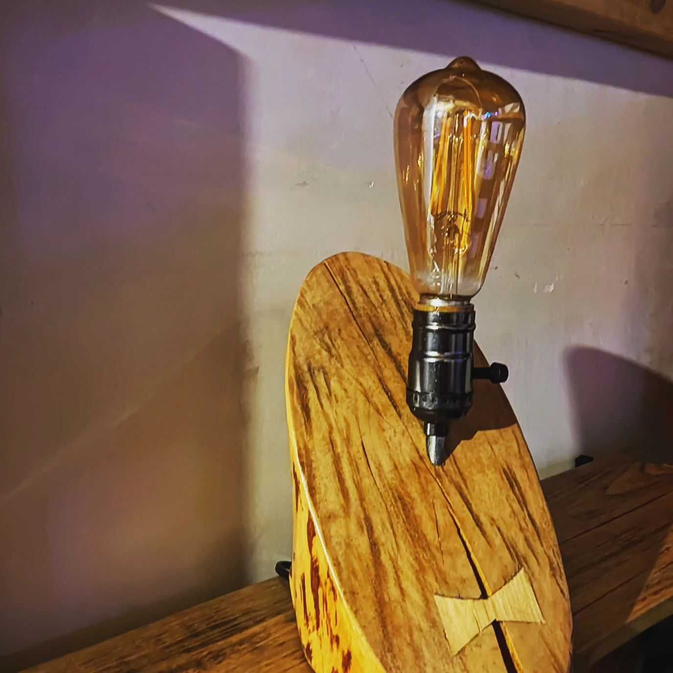Лампа з натурального дерева (вільха) ручної роботи