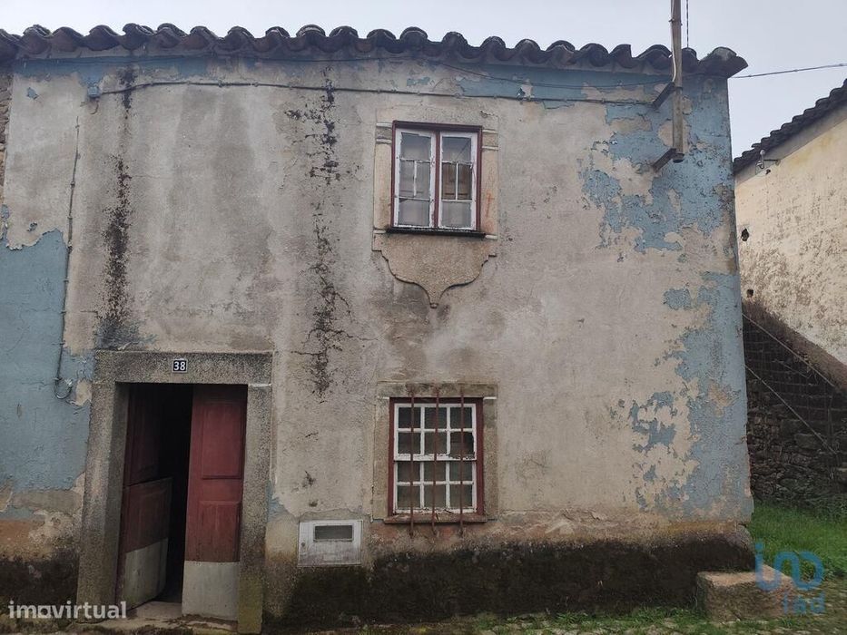 Casa de aldeia T2 em Penas Roias de 108,00 m2