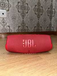 JBL charge 5 com carregador