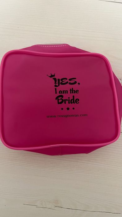 Malinha Rosa “Yes I am the Bride” – Acessório de Noiva