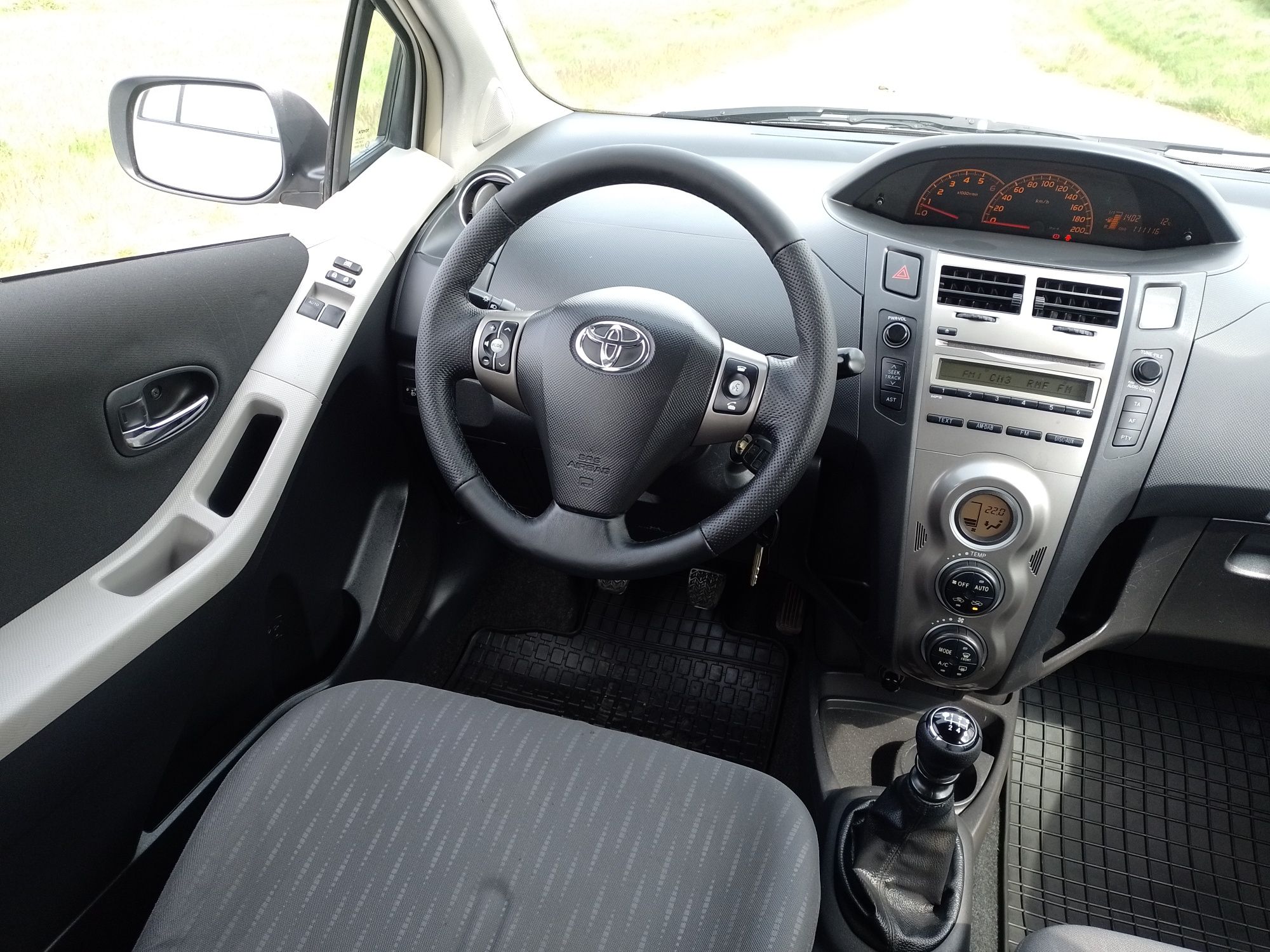 Toyota Yaris ll lift 1,4d4d 90km 6biegòw 111111przebieg klima opłacona