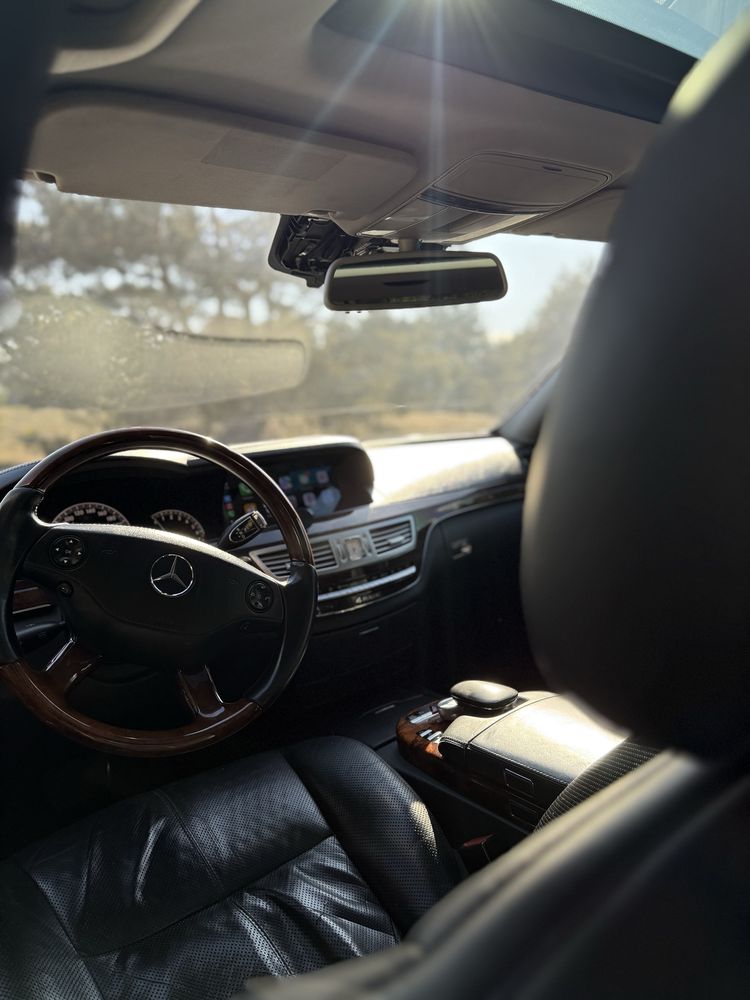 Mersedes Benz s class w221 s550