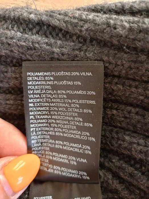 Czapka z pomponem marki H&M