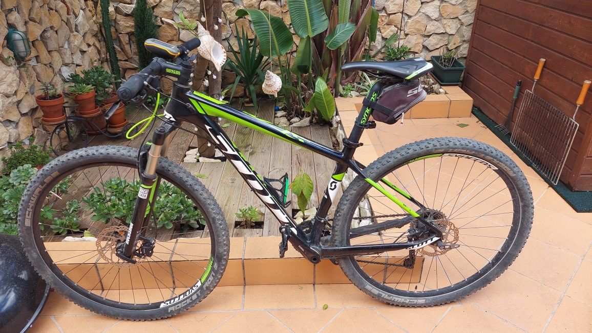 Bicicleta BTT Scott 29 carbono