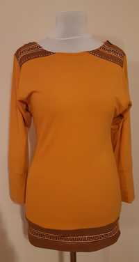 Tunika zdobiona sweterek w modnym kolorze