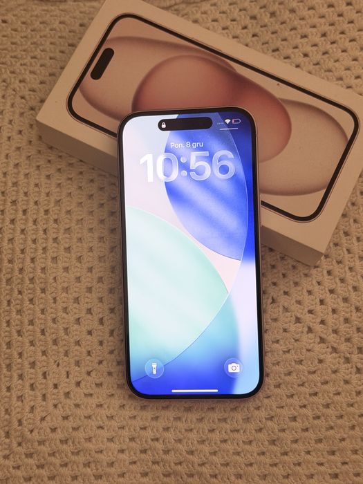 Iphone 15 różowy