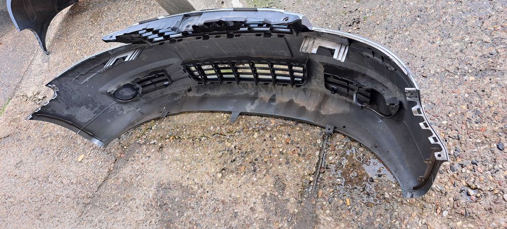 Zderzak przód Audi A3 8P mały grill LY7H kompletny