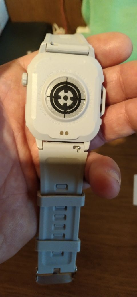 Продам SmartWatch часы.С функцией разговора.