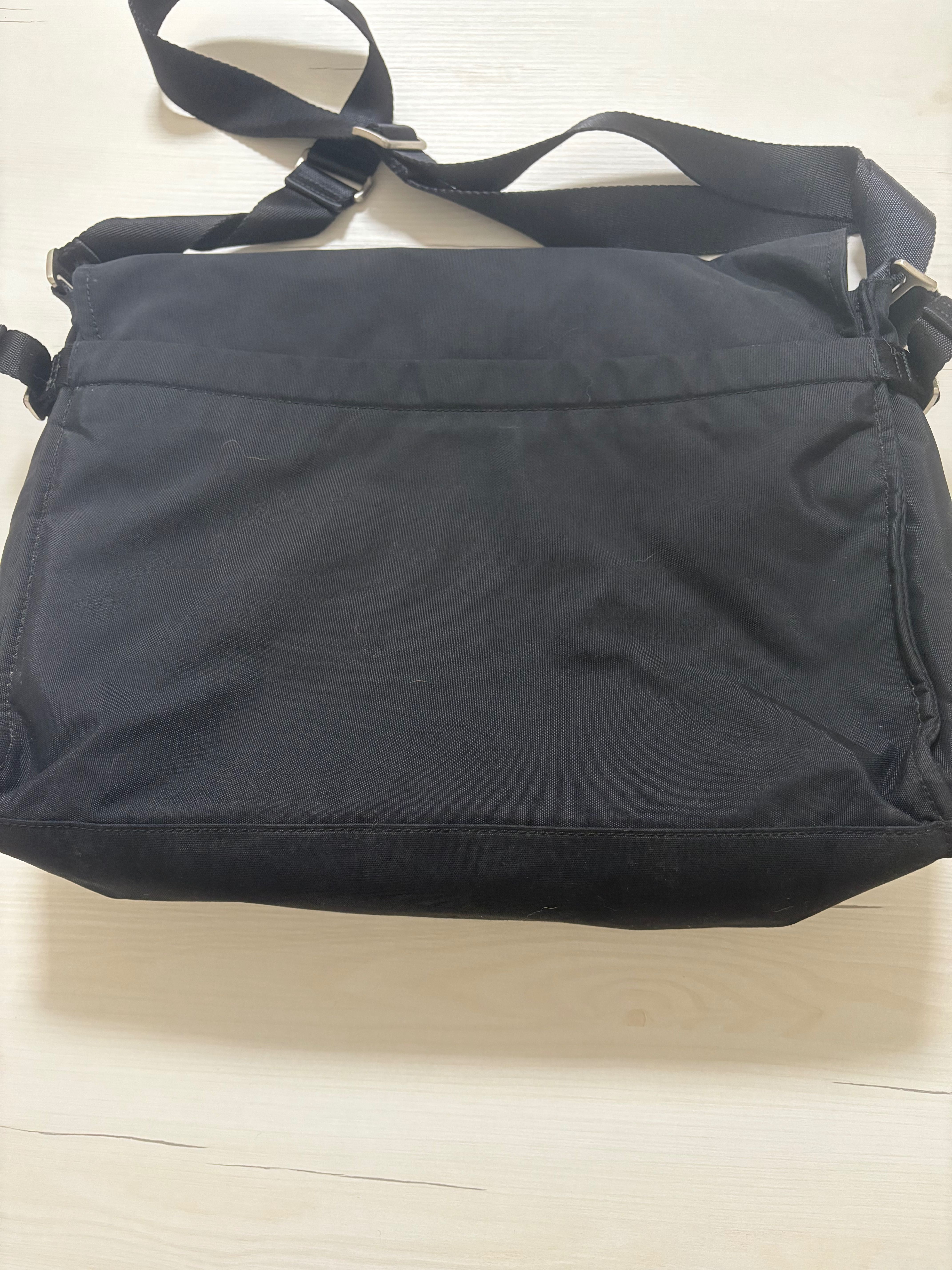 Mala de Ombro Samsonite Preta – Grande e Resistente