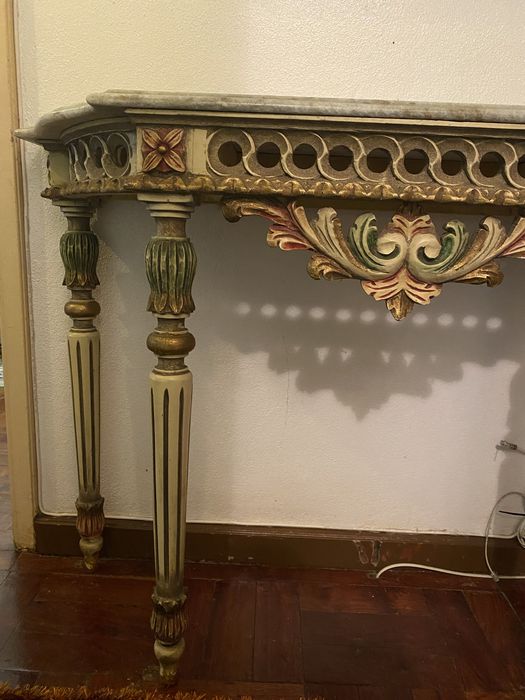 Vende-se mesa de apoio e espelho