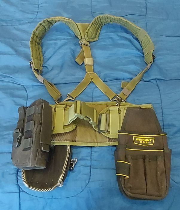 Cinto para transporte de ferramentas. Cinto e suspensórios militares.