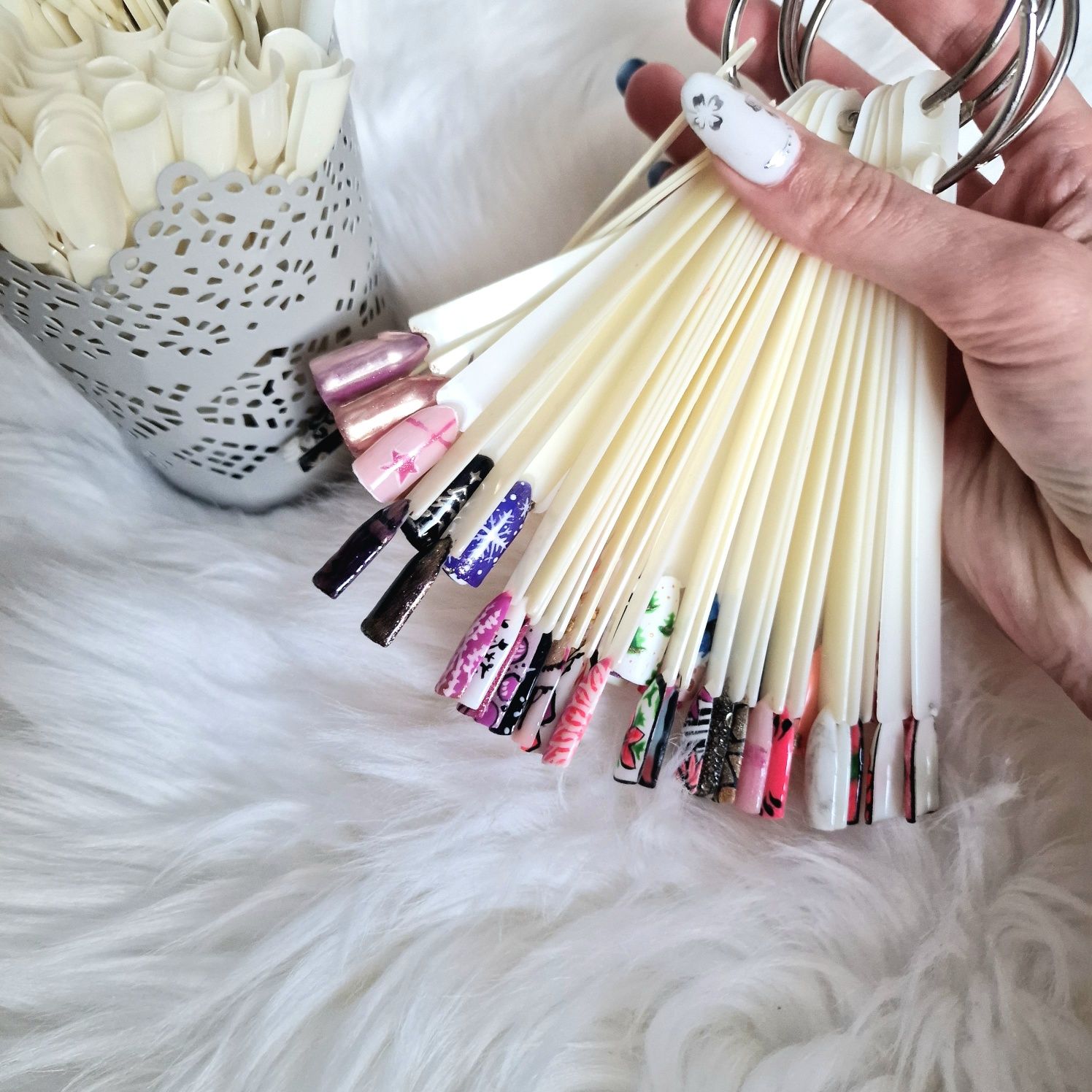 4x Mleczny wzornik do manicure na kółku Julia Nessa Migdał 150 sztuk