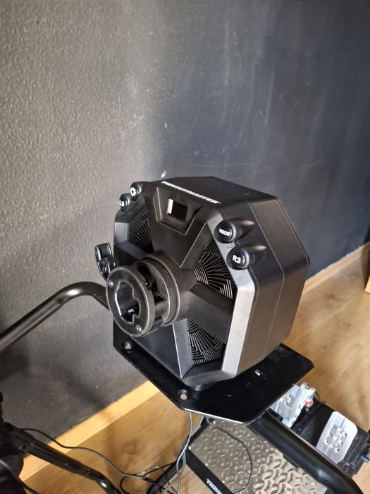 Volante thrustmaster 498 + pedais tlcm + cockpit next level racing lit