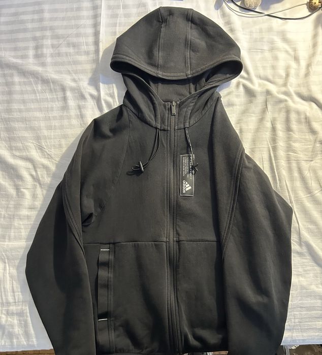 Зіпка від адідас,дефектів немає,стан як нова