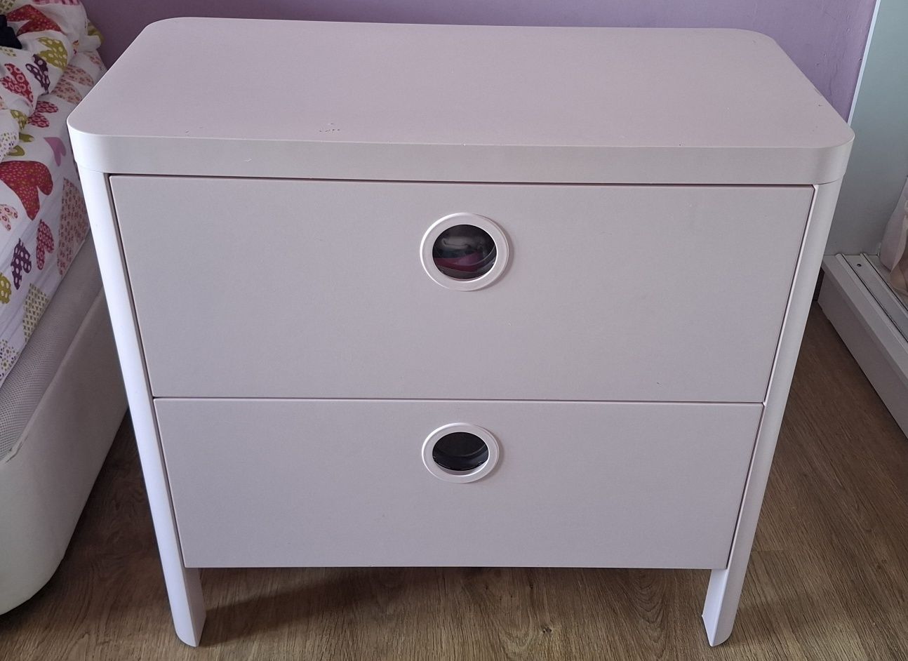 Cómoda Ikea cor-de-rosa