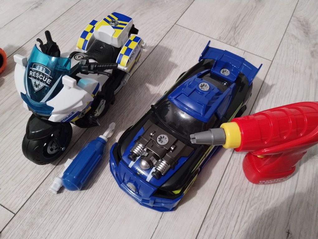 Zestaw 15 sztuk samochodów, motorów i innych pojazdów