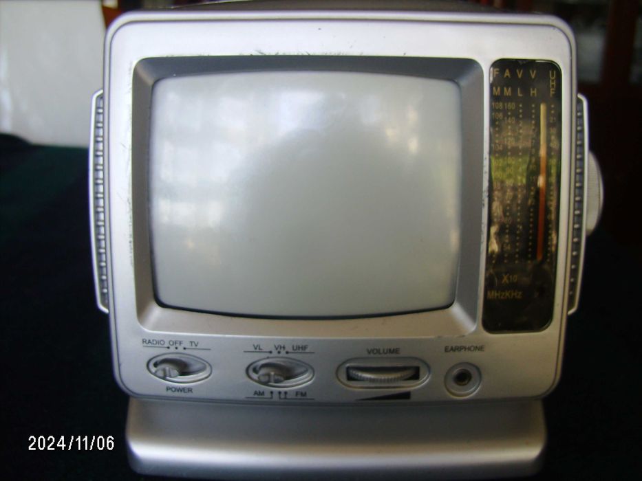 mini televisor com rádio incorporado