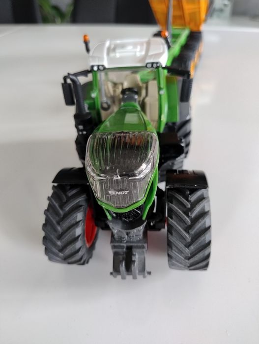 Zabawka traktor Fendt z przyczepą Joskin 1:32