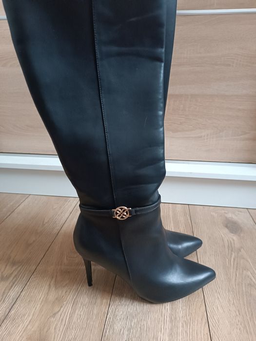 Czarne kozaki na szpilce