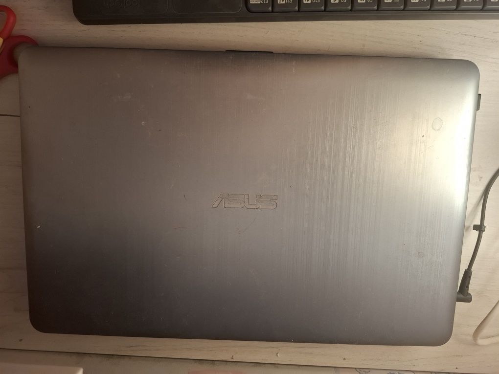 Laptop ASUS Sonicmaster Vivobook Max