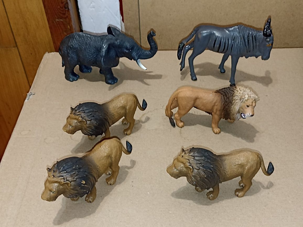 Zestaw markowych figurek zwierząt afrykańskich słoń bawół i lwy