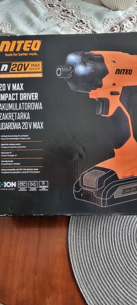Akumulatorowa zakrętarka udarowa Niteo 20 Vmax+ładowarka 2,4 A