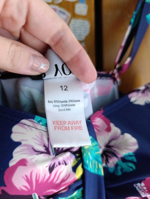 Суцільний жіночий купальник