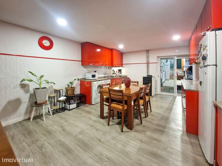 Moradia de rés do chão de 5 assoalhada e anexo 2 assoalhadas