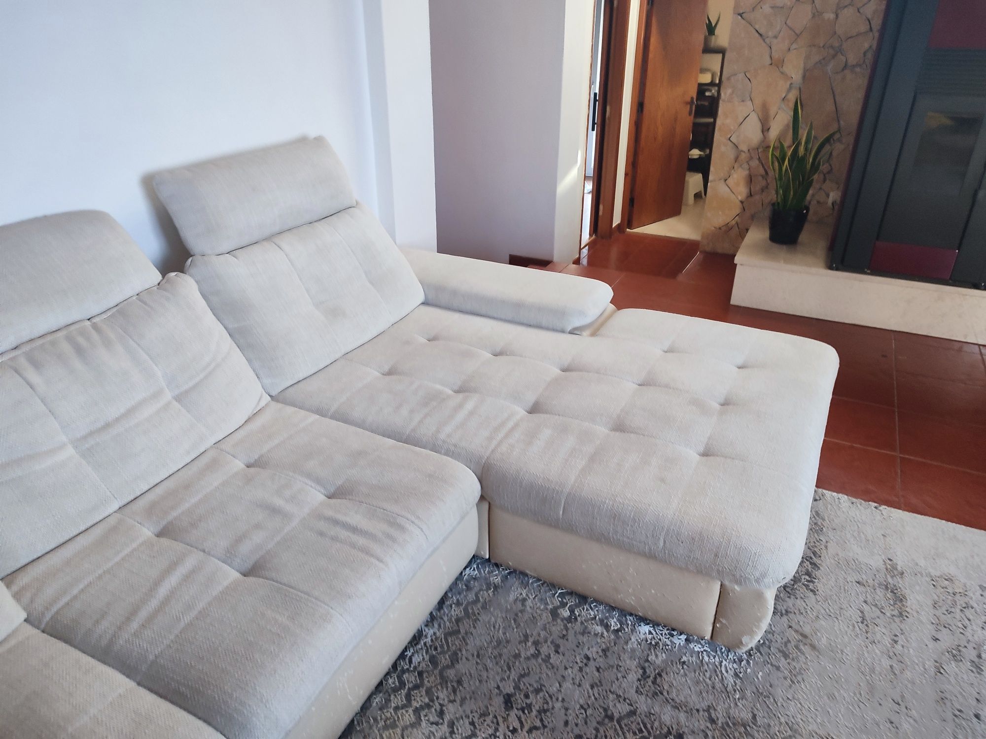 Sofá cama com chaise longue a esquerda