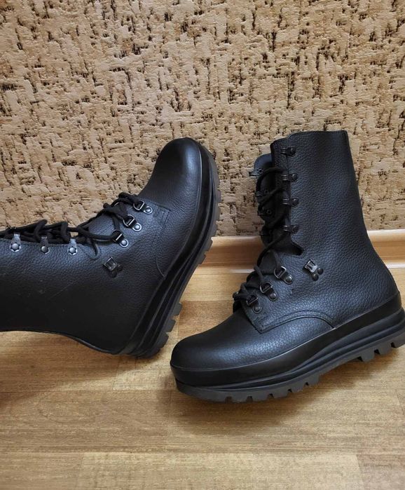 Берці черевики Швейцарія шкіряні 41,5-42р. ботинки берцы