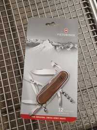 Продам нож victorinox evowood 14