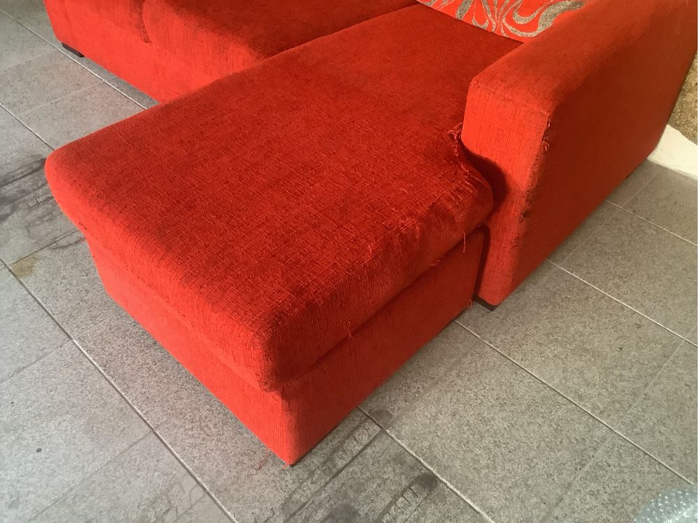 Sofá com chaise longue.