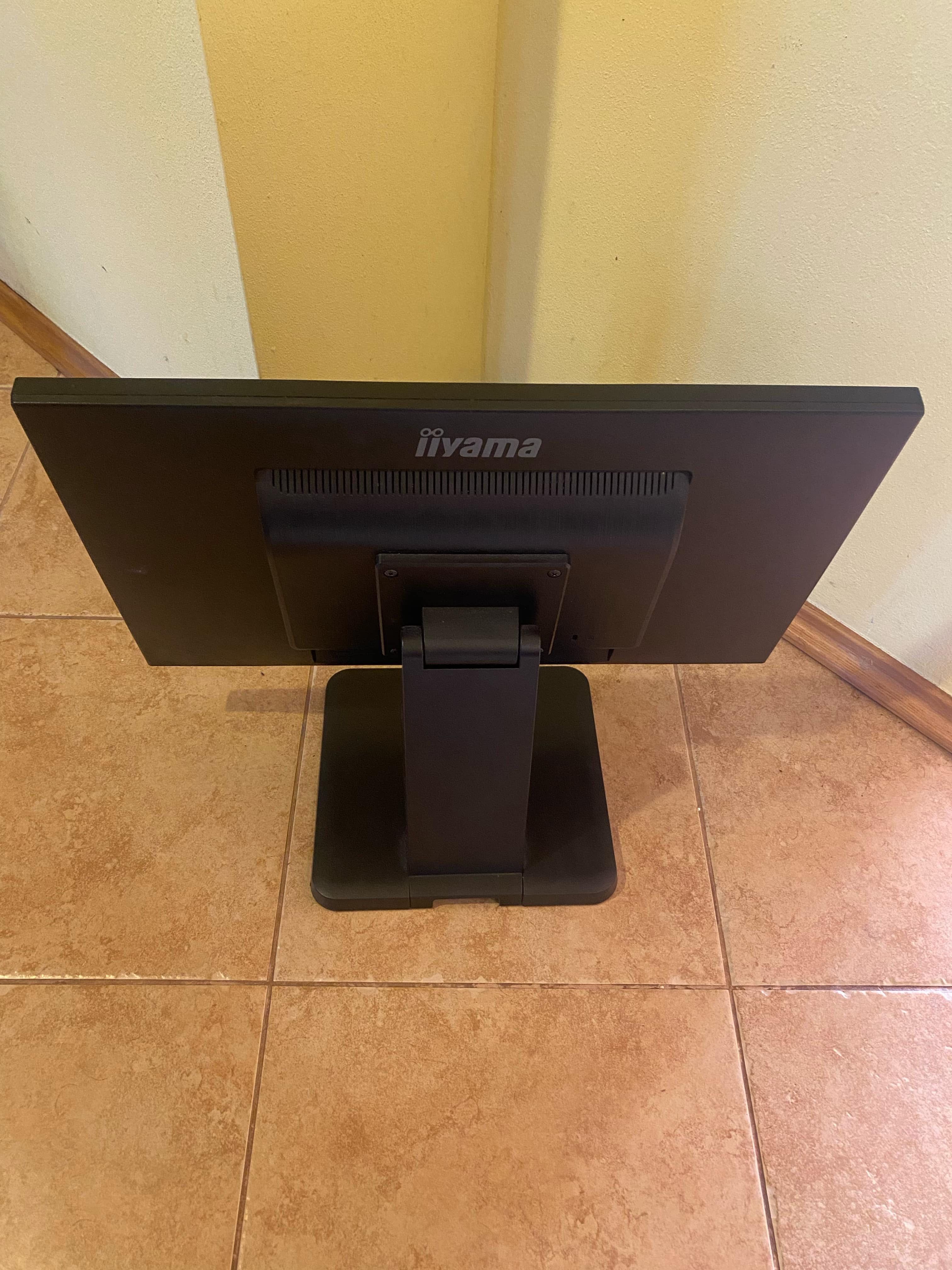 Monitor Iiyama ProLite 21,5”; Dobry do pracy, gier, filmów.